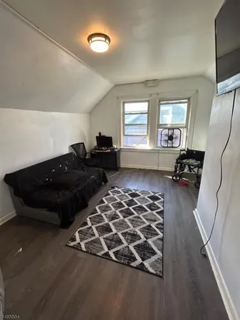 $1,400 | 37 Peck Avenue, Unit 3, Newark, NJ 07107