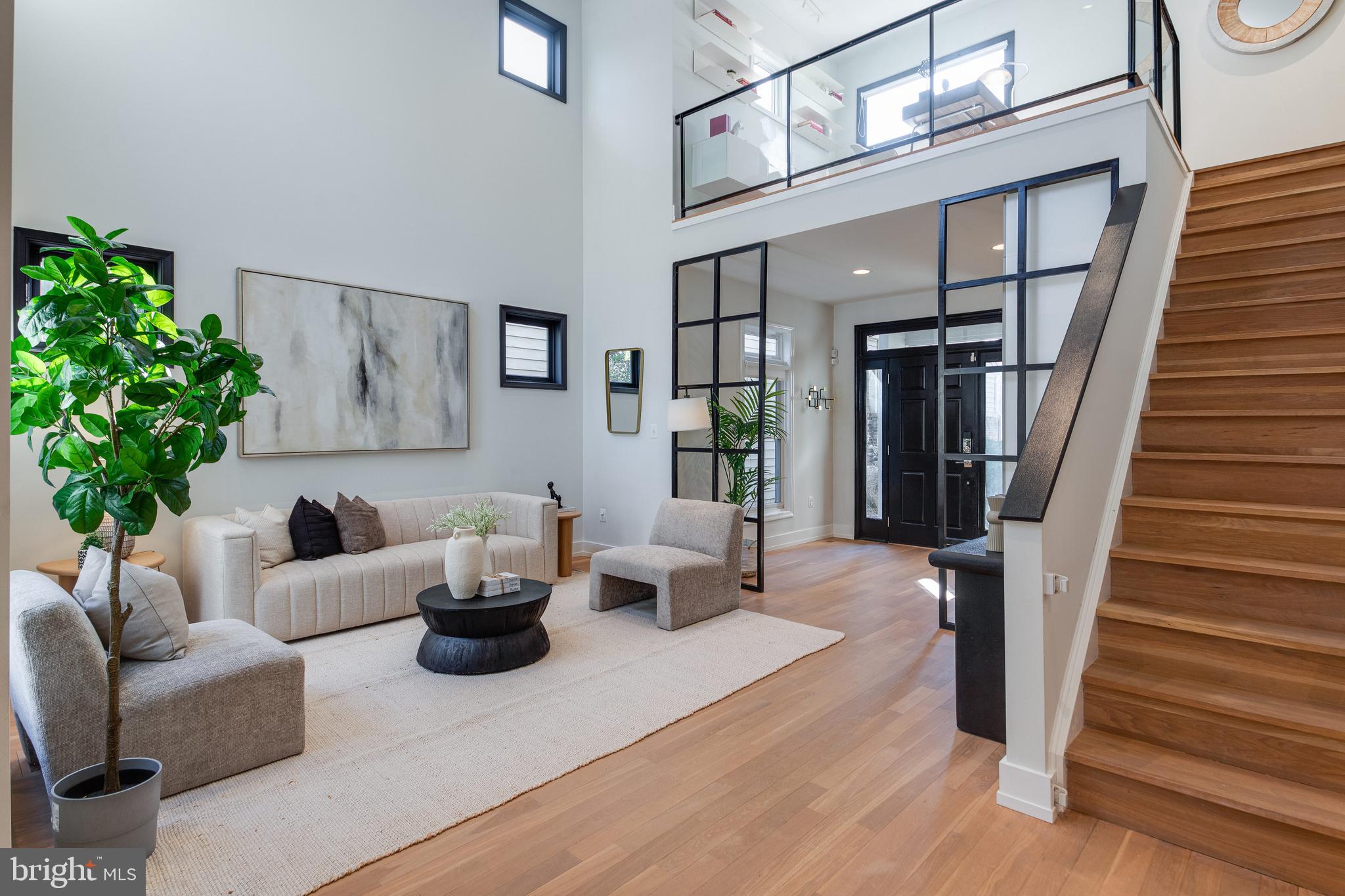 2009 Beacon Place Reston, VA 20191 - Photo 20 of 40 a living room with furniture and a potted plant