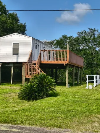 $1,150 | 613 Troy Street, Anahuac, TX 77514
