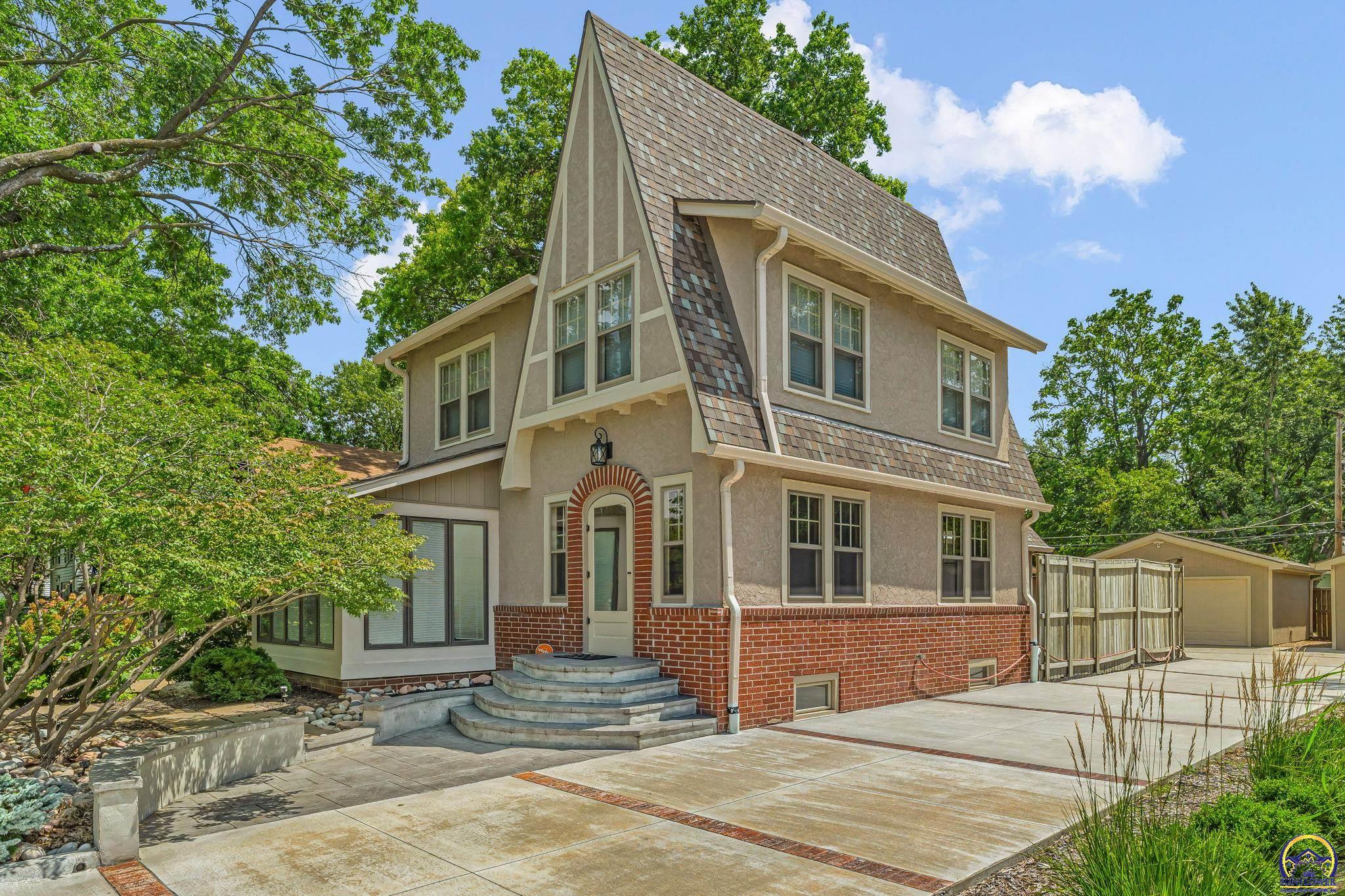 1618 Southwest High Avenue Topeka, KS 66604 - Photo 1 of 40