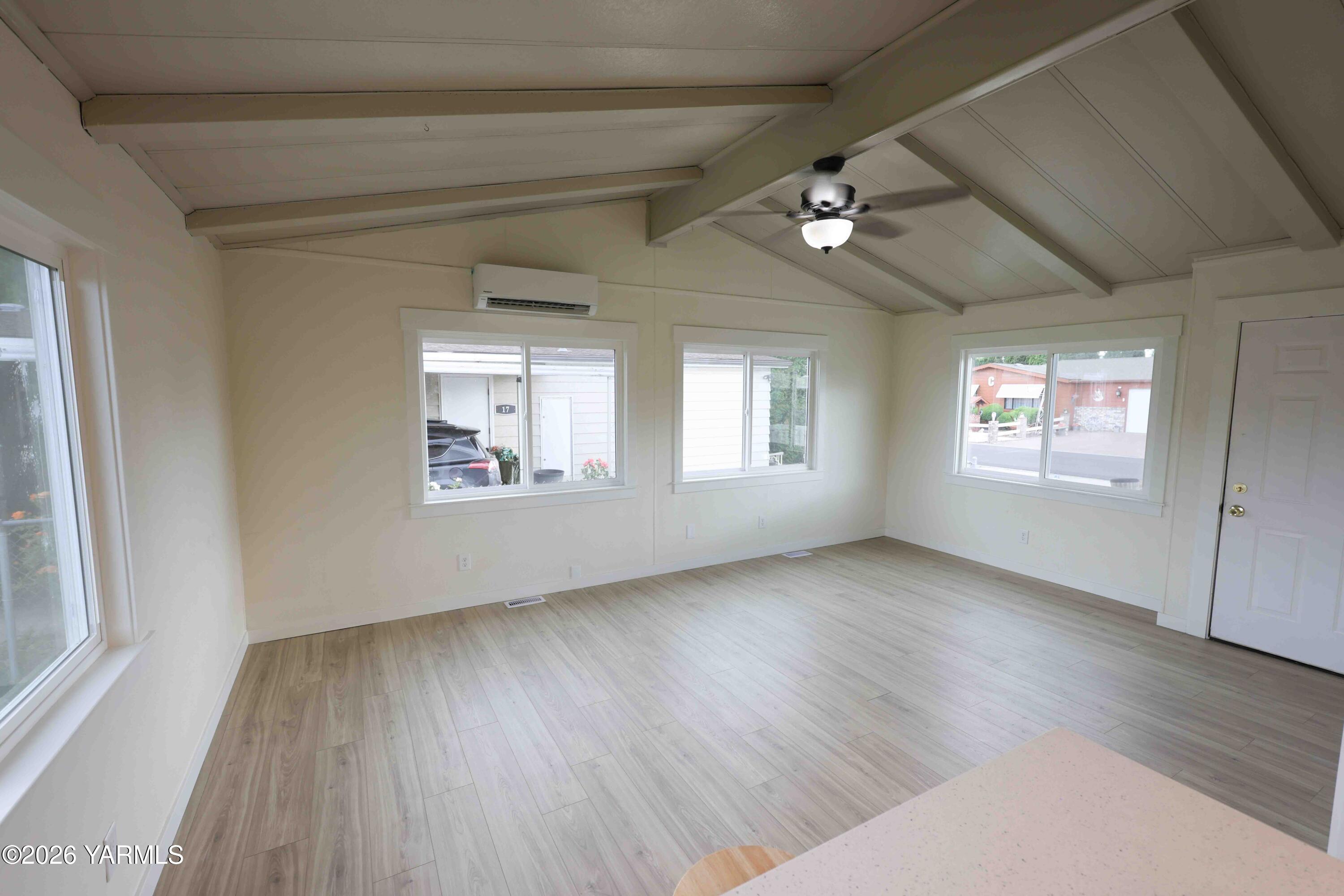 3701 Gun Club Road, Unit 16 Yakima, WA 98901 - Photo 5 of 17 Living room