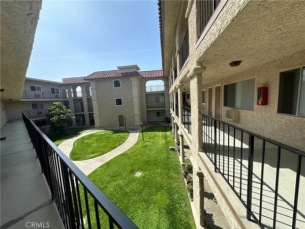 $2,399 | 3010 Montrose Avenue, Unit 17, Glendale, CA 91214