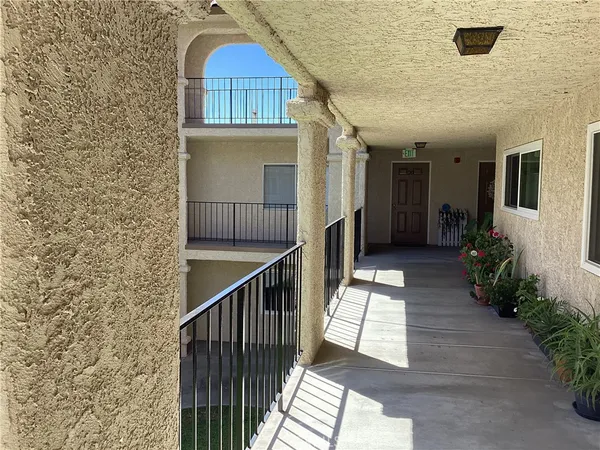 $2,399 | 3010 Montrose Avenue, Unit 17, Glendale, CA 91214