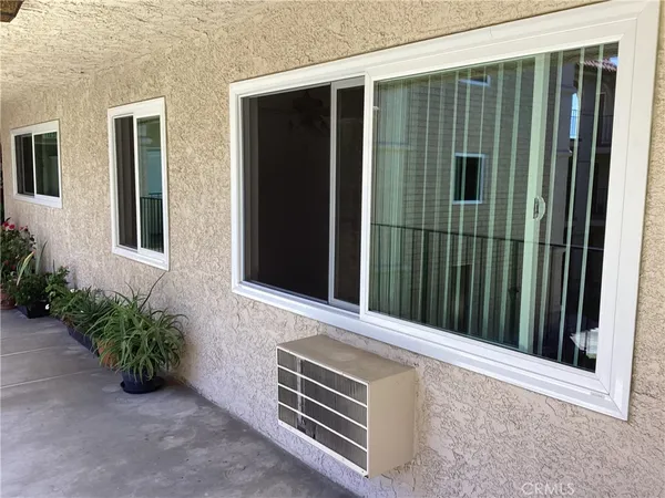 $2,399 | 3010 Montrose Avenue, Unit 17, Glendale, CA 91214