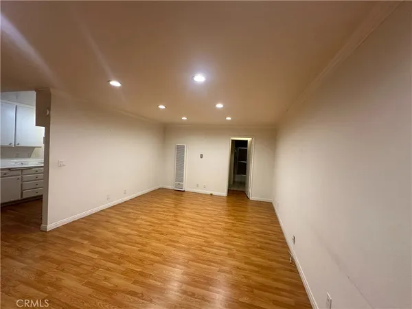 $2,399 | 3010 Montrose Avenue, Unit 17, Glendale, CA 91214