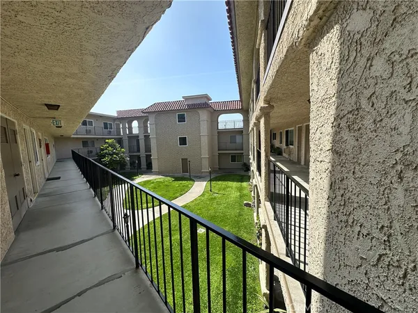 $2,399 | 3010 Montrose Avenue, Unit 17, Glendale, CA 91214