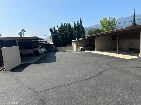 $2,399 | 3010 Montrose Avenue, Unit 17, Glendale, CA 91214