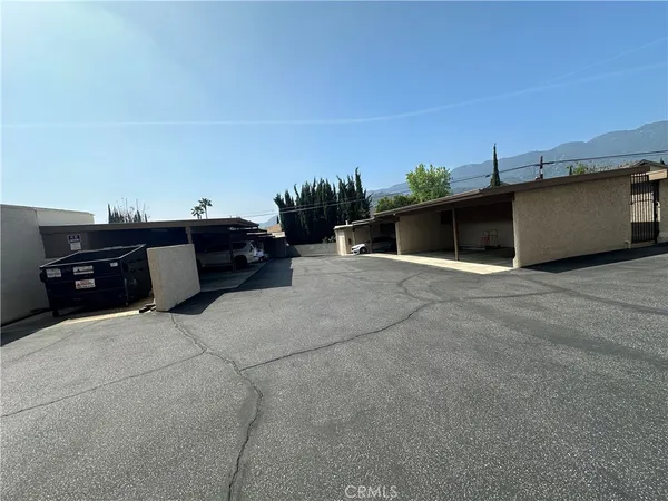 $2,399 | 3010 Montrose Avenue, Unit 17, Glendale, CA 91214