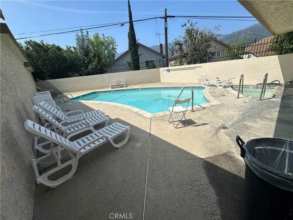$2,399 | 3010 Montrose Avenue, Unit 17, Glendale, CA 91214