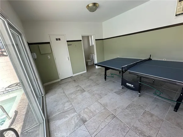 $2,399 | 3010 Montrose Avenue, Unit 17, Glendale, CA 91214