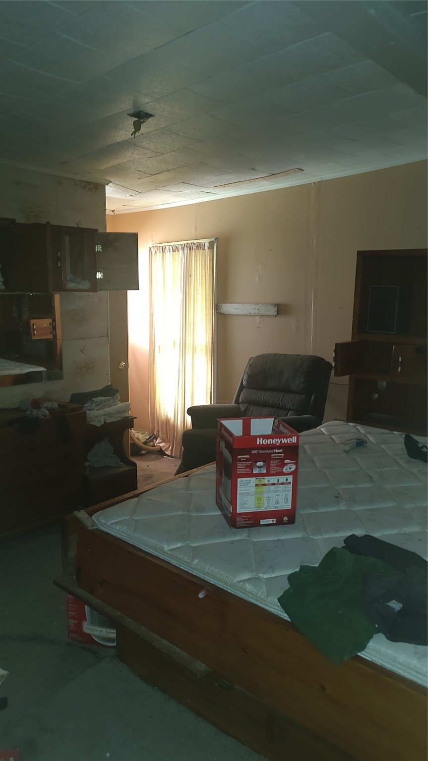 465 South 14th Street Silsbee, TX 77656 - Photo 9 of 10 a living room with furniture