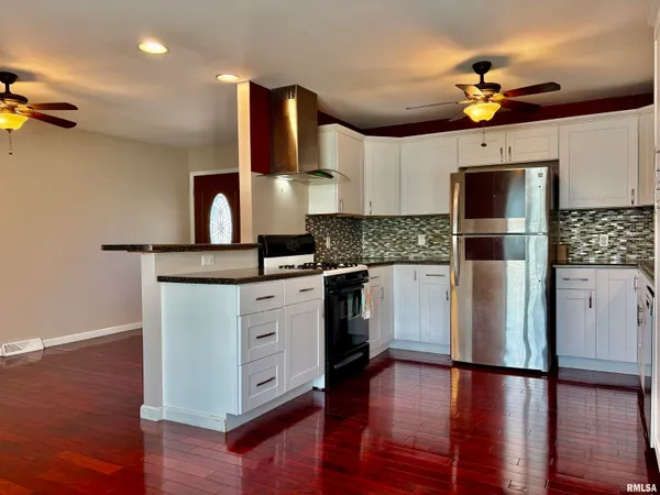 $164,900 | 1916 Southview Court, Jacksonville, IL 62650
