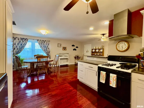 $164,900 | 1916 Southview Court, Jacksonville, IL 62650