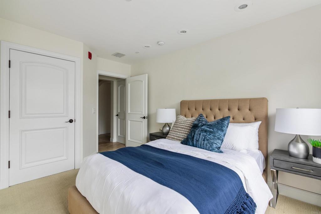 848 Prospect Street, Unit C La Jolla, CA 92037 - Photo 16 of 24 a bedroom with a bed and a lamp