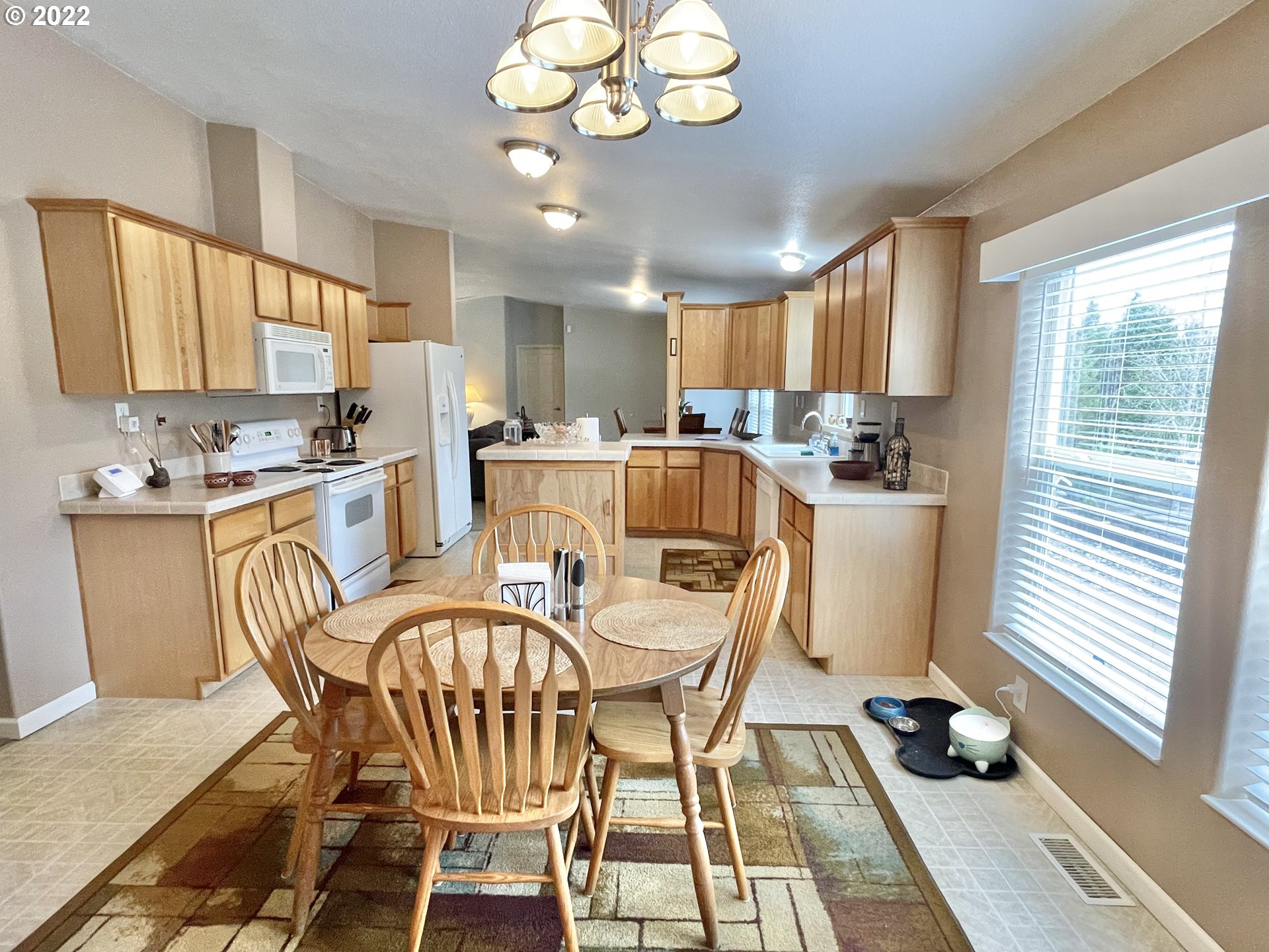 69286 Joshua Rd Bend North Bend, OR 97459 - Photo 7 of 32 Gallery Image 7