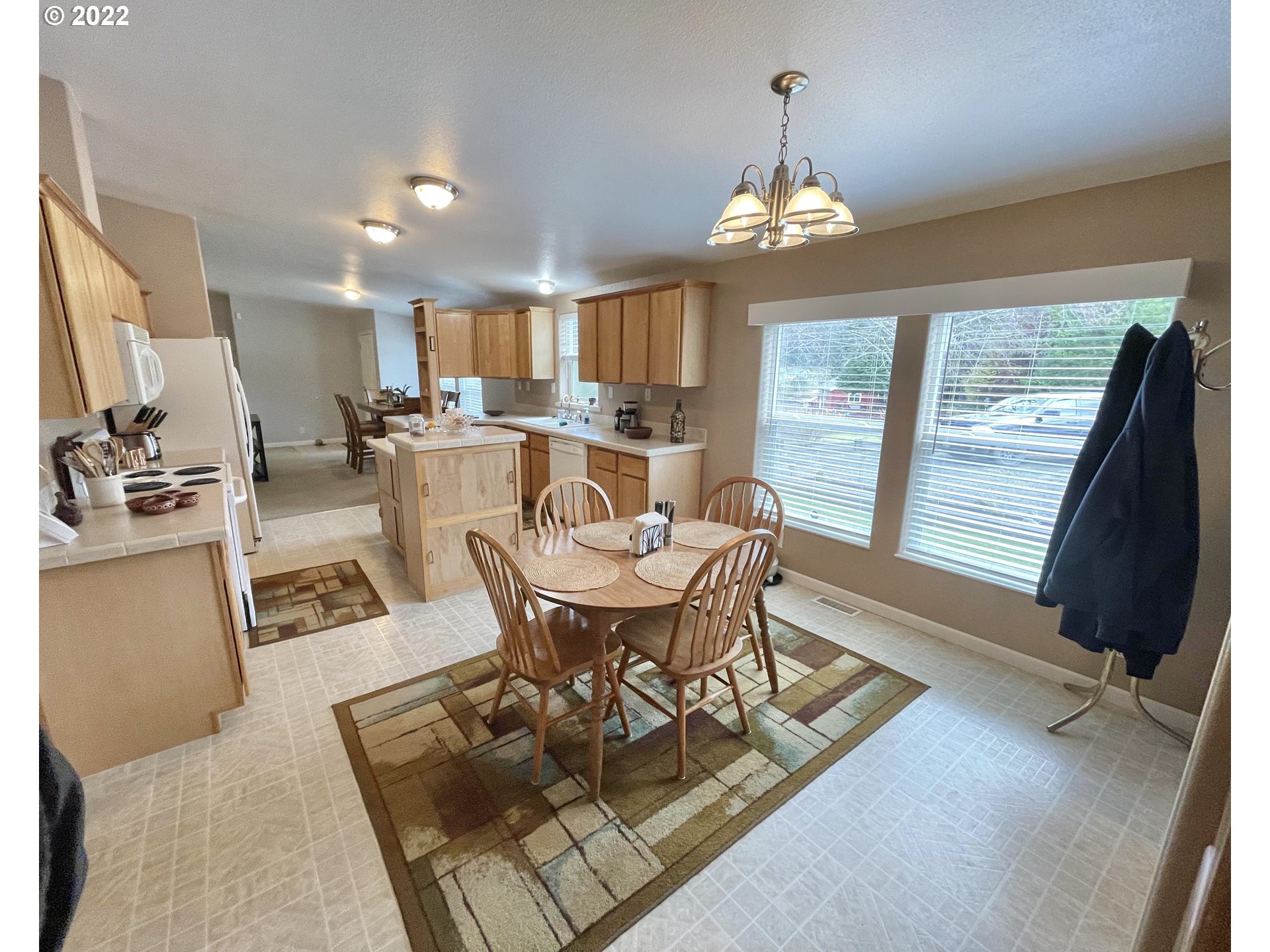 69286 Joshua Rd Bend North Bend, OR 97459 - Photo 8 of 32 Gallery Image 8