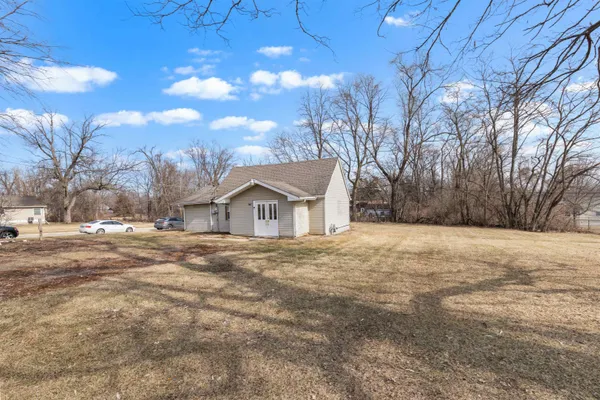 $74,900 | 702 Cambridge Avenue, Rockford, IL 61102