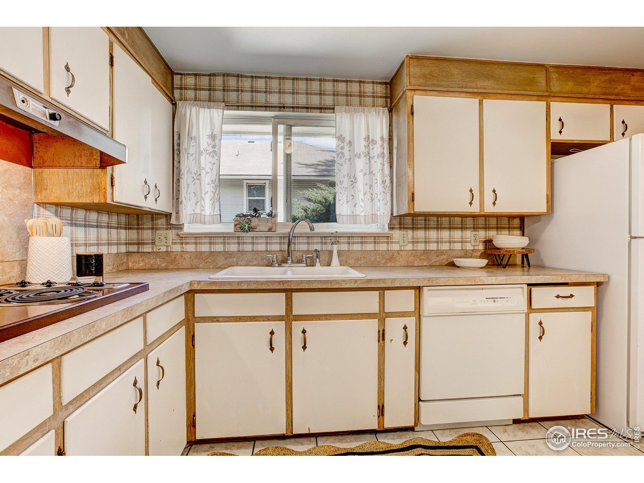 620 West Myrtle Street Fort Collins, CO 80521 - Photo 16 of 30 a kitchen with stainless steel appliances granite countertop a sink and cabinets