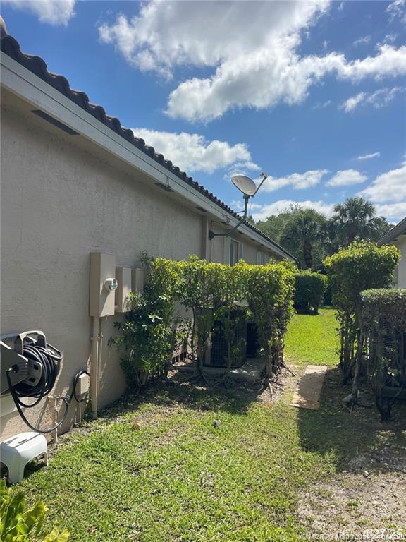 4513 Southwest 185th Avenue Miramar, FL 33029 - Photo 4 of 66 Right Side