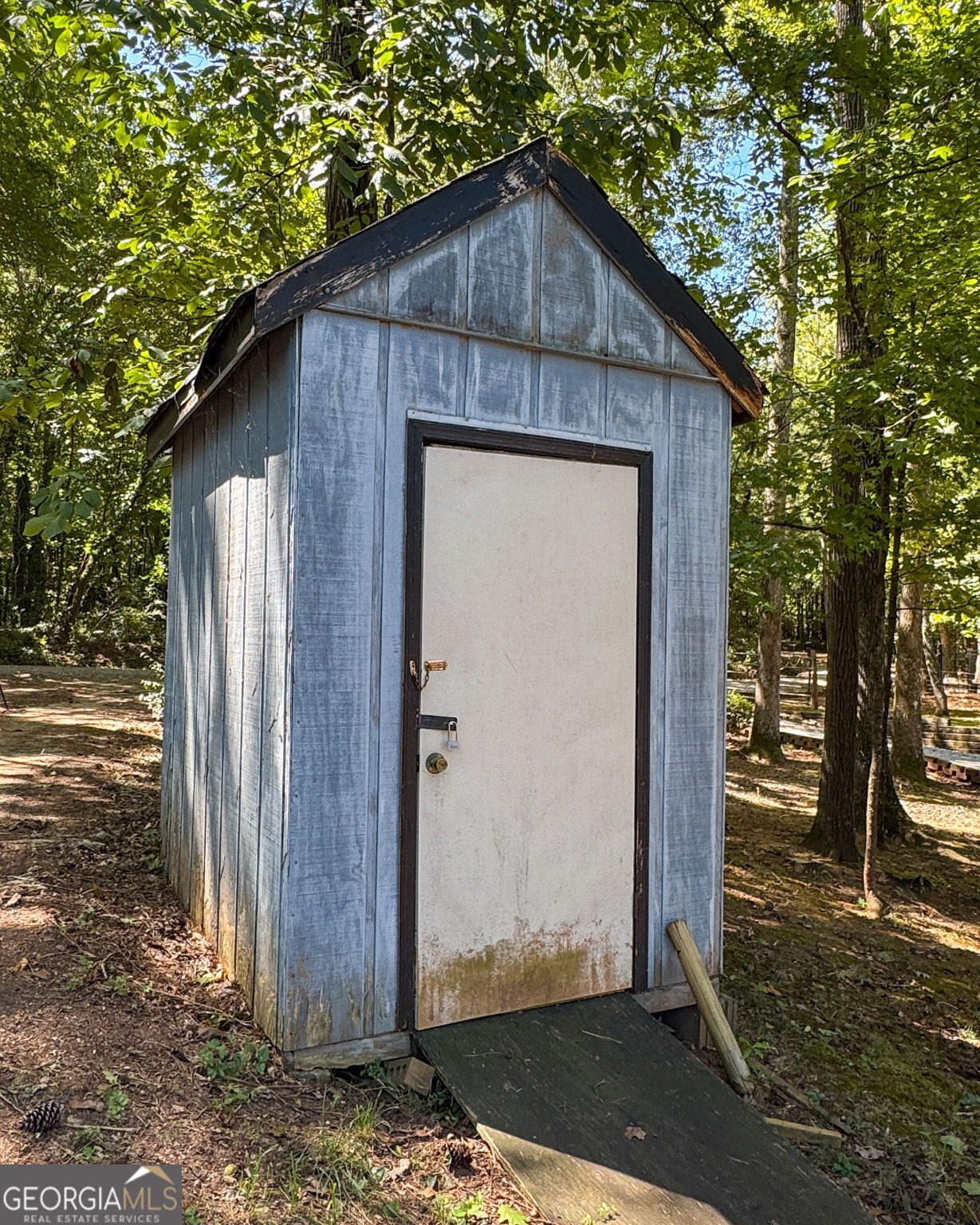 196 Horseshoe Bend Road Jackson, GA 30233 - Photo 18 of 21 a front view of a house with garden