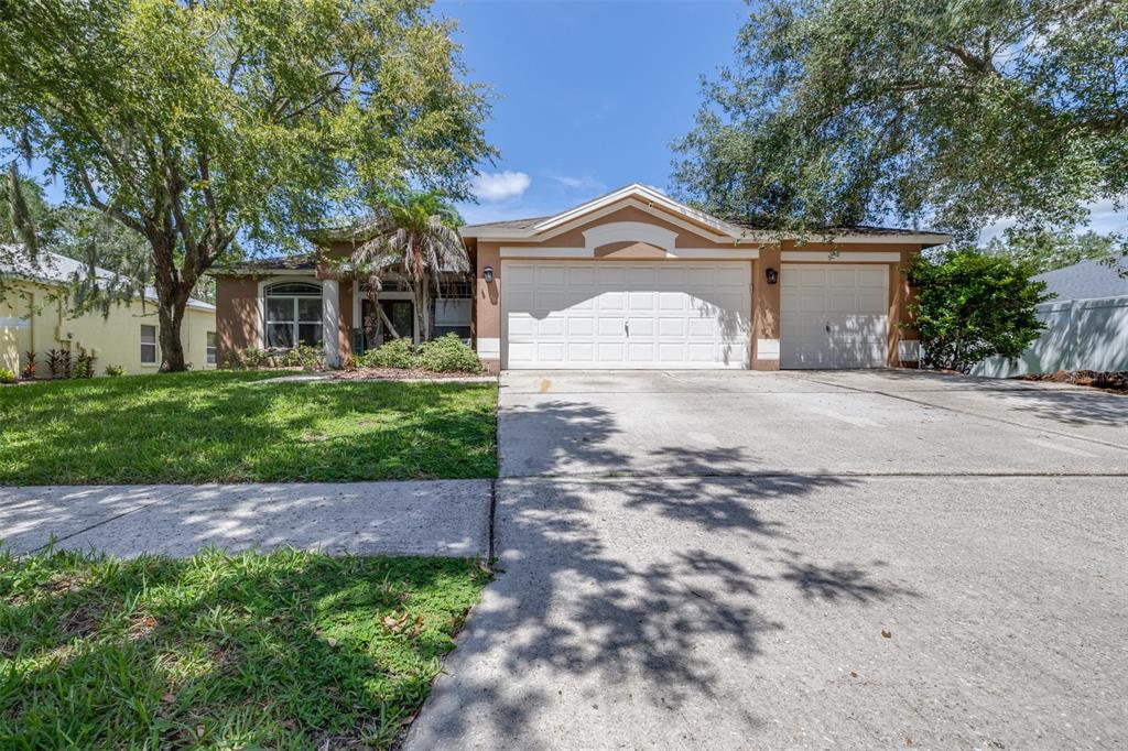 17012 Falconridge Road Lithia, FL 33547 - Photo 2 of 100 Gallery Image 2