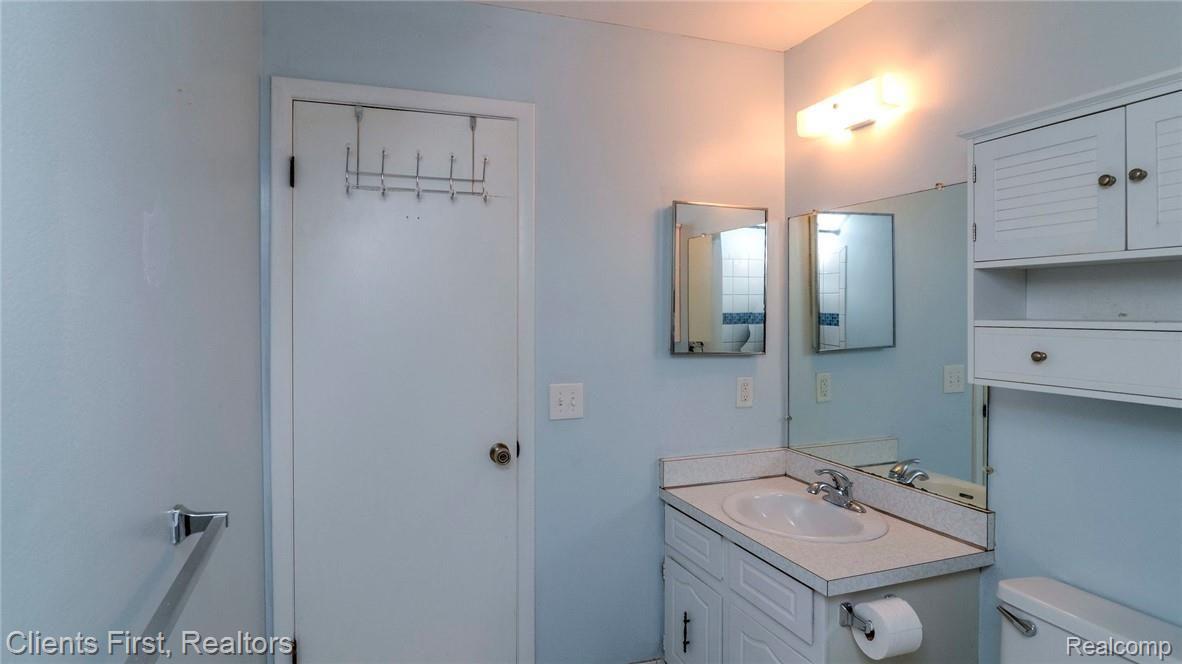 17125 Rudgate Street Southgate, MI 48195 - Photo 35 of 44 035218106134_19.jpg