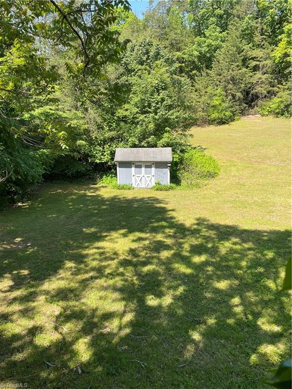 140 Maple Ridge Drive King, NC 27021 - Photo 4 of 32