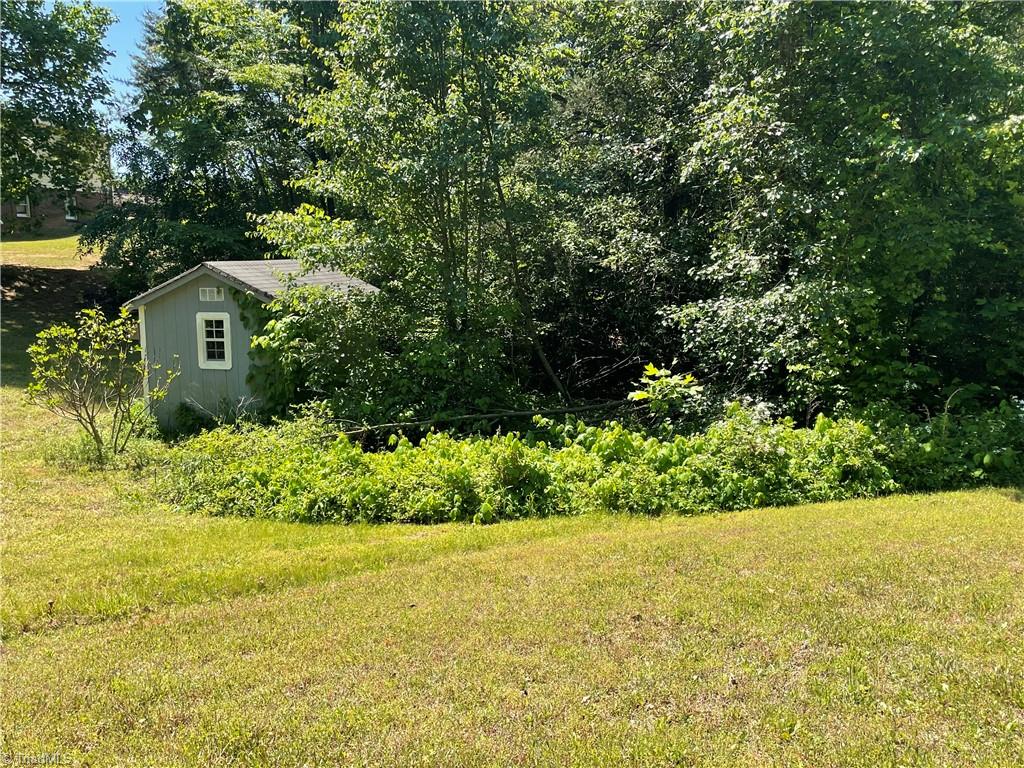 140 Maple Ridge Drive King, NC 27021 - Photo 5 of 32
