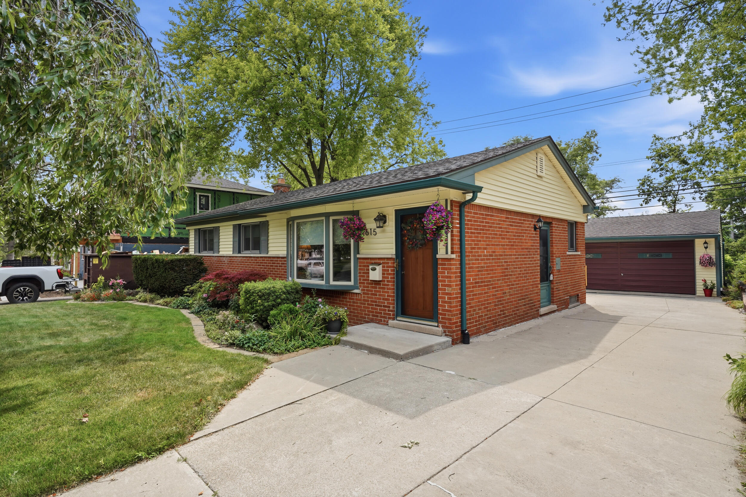615 Elizabeth Street Rochester, MI 48307 - Photo 8 of 60 2_615 elizabeth st-2