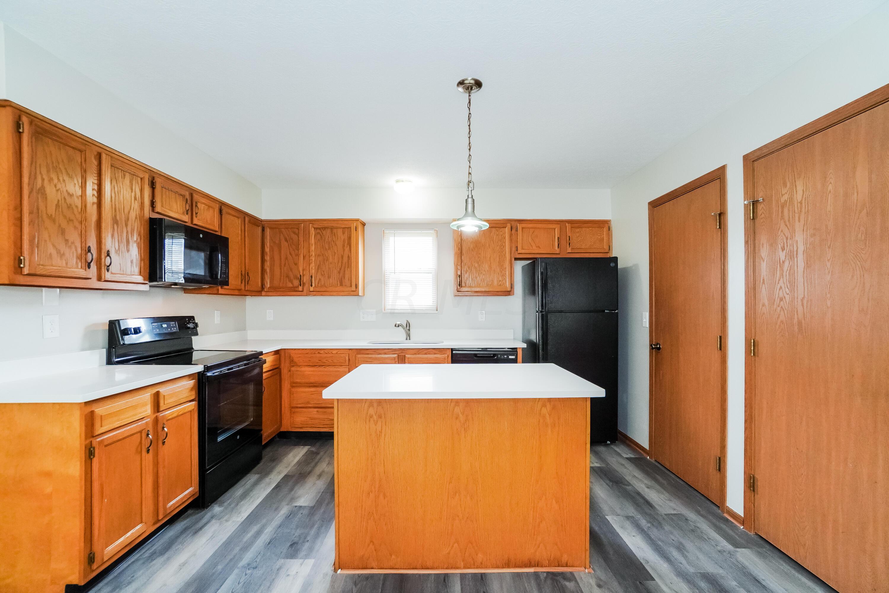 411 Lockbay Road Commercial Point, OH 43116 - Photo 7 of 17 023-photo-kitchen-12930858