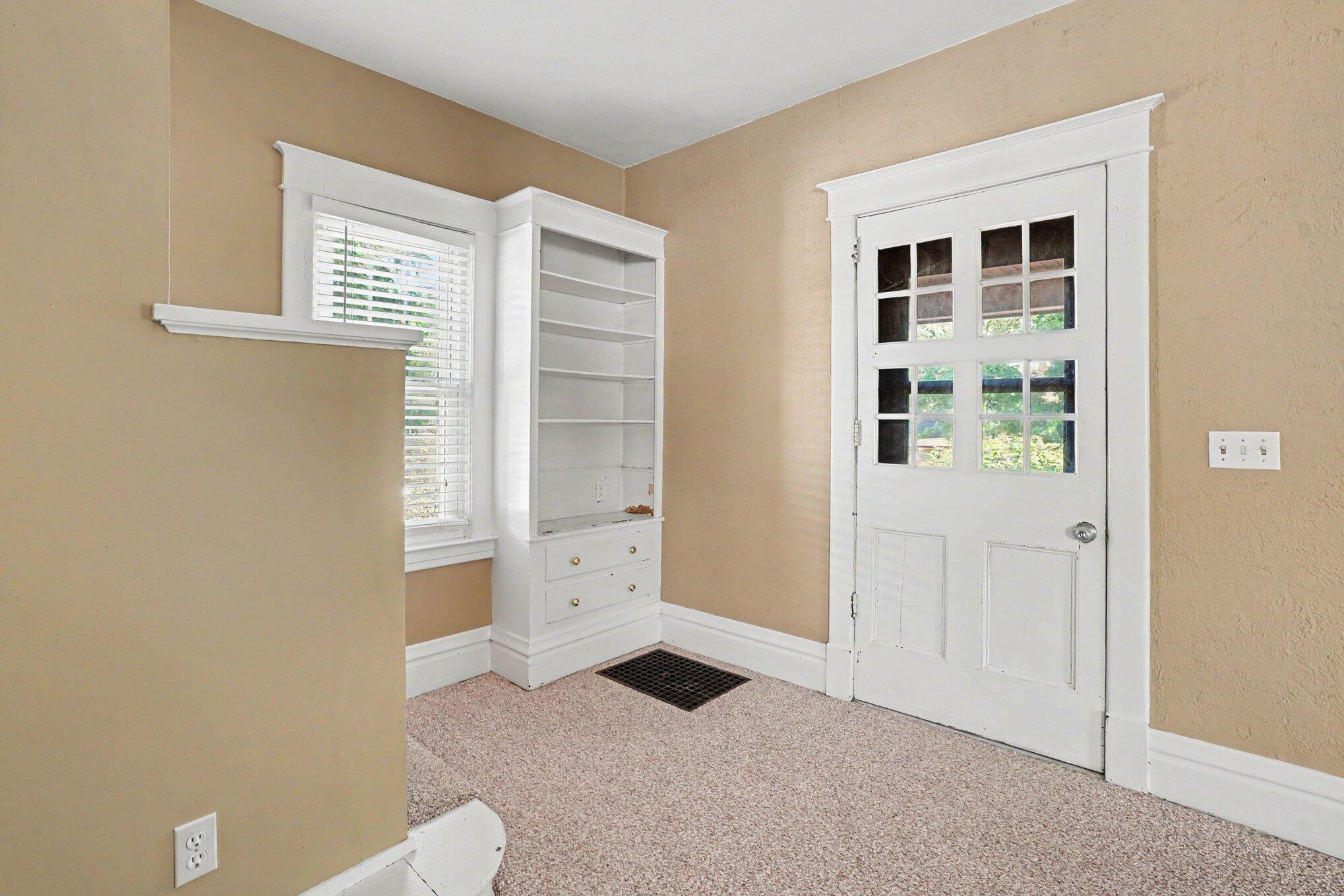 1330 West Maple Street Kalamazoo, MI 49008 - Photo 5 of 25 003_file_5115