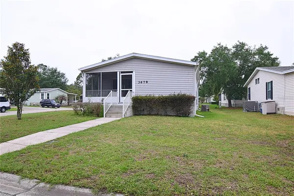 a view of a house with backyard and garden