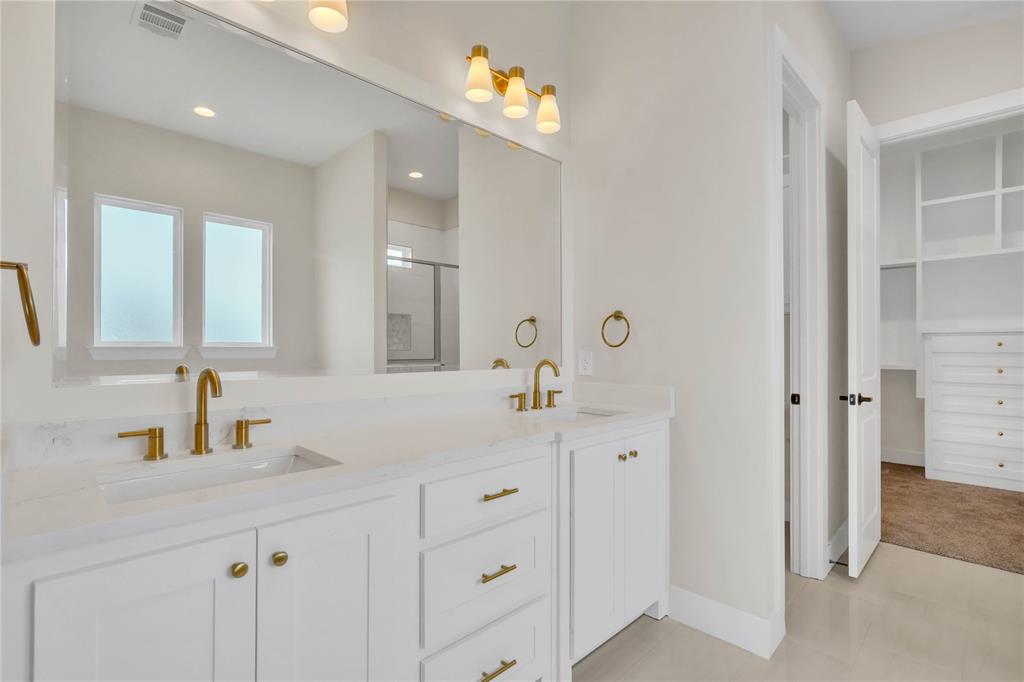 1028 Henry Way Springtown, TX 76082 - Photo 20 of 40 a bathroom with a sink vanity and mirror