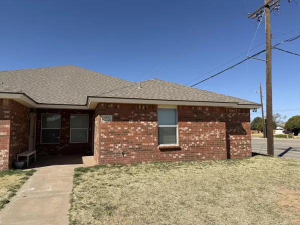 $1,250 | 533 North Clinton Avenue, Unit B, Lubbock, TX 79416