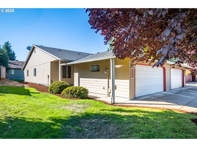 $274,900 | 957 Benjamin Avenue, Cottage Grove, OR 97424