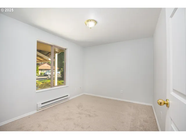 $274,900 | 957 Benjamin Avenue, Cottage Grove, OR 97424