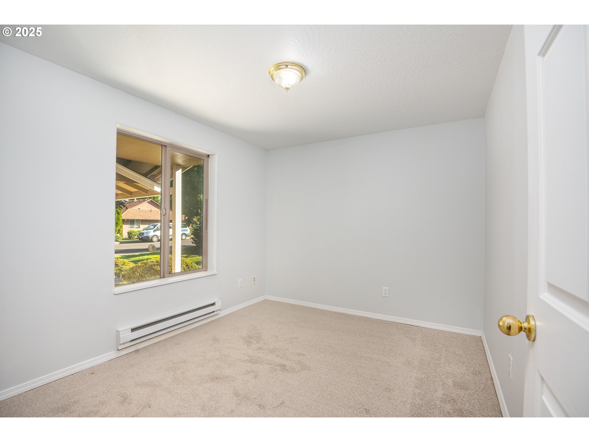 957 Benjamin Avenue Cottage Grove, OR 97424 - Photo 12 of 17 Bedroom