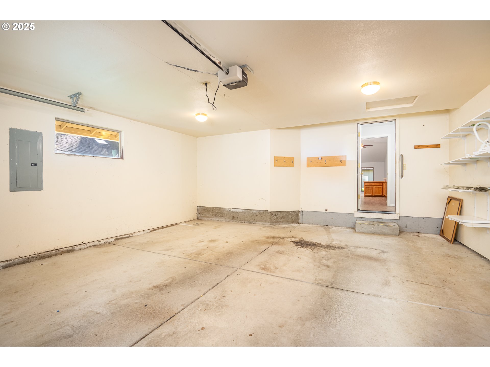 957 Benjamin Avenue Cottage Grove, OR 97424 - Photo 14 of 17 Garage