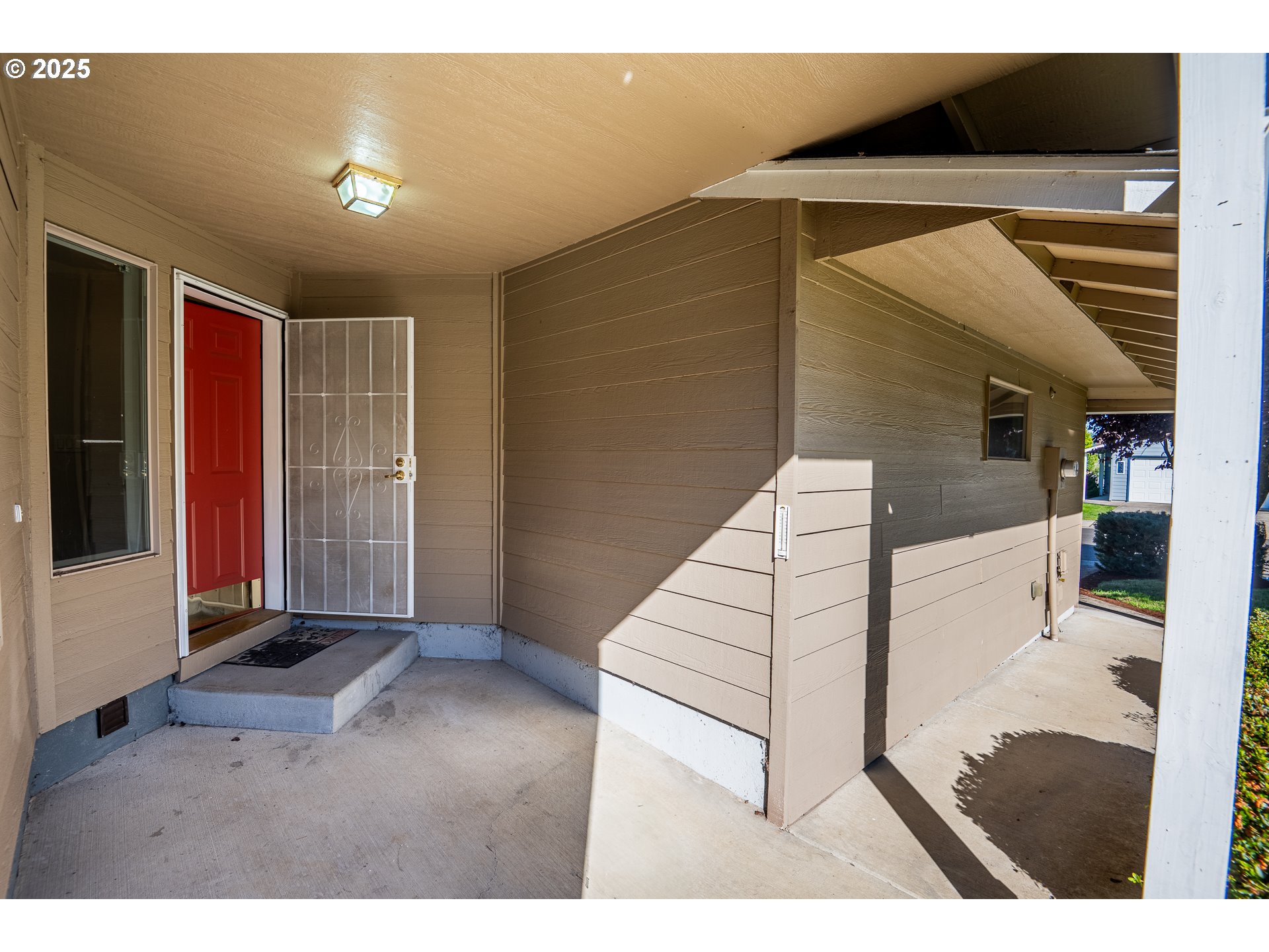 957 Benjamin Avenue Cottage Grove, OR 97424 - Photo 2 of 17 Porch