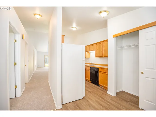 $274,900 | 957 Benjamin Avenue, Cottage Grove, OR 97424