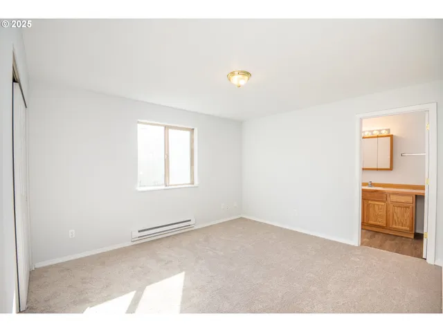 $274,900 | 957 Benjamin Avenue, Cottage Grove, OR 97424