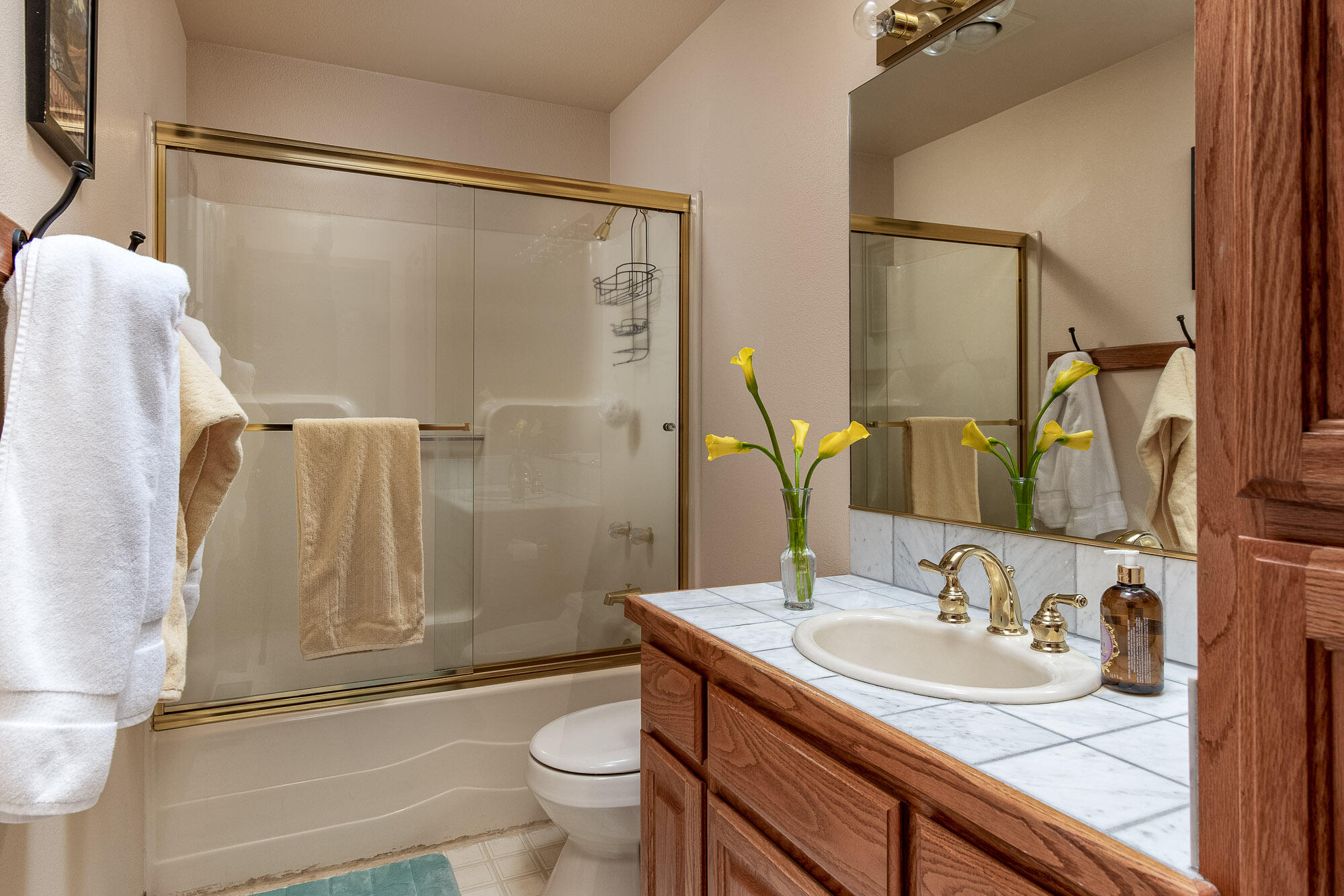 18143 Modoc Lane Sunriver, OR 97707 - Photo 19 of 28 Upstairs Bathroom