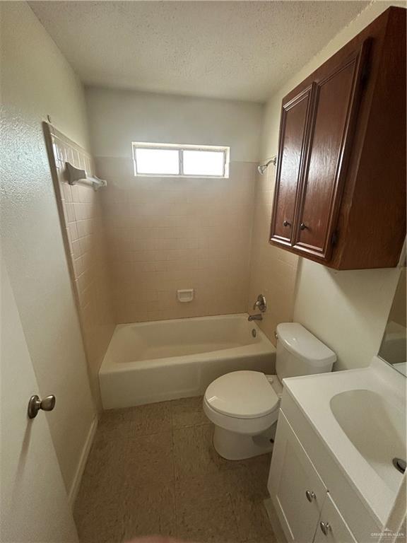 512 Gastel Circle, Unit 5 Edinburg, TX 78539 - Photo 8 of 10 a bathroom with a toilet a sink and bathtub