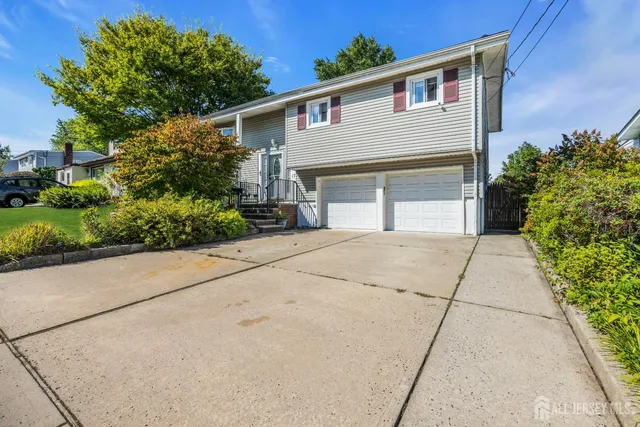 $699,900 | 17 Heather Drive, Old Bridge, NJ 08857