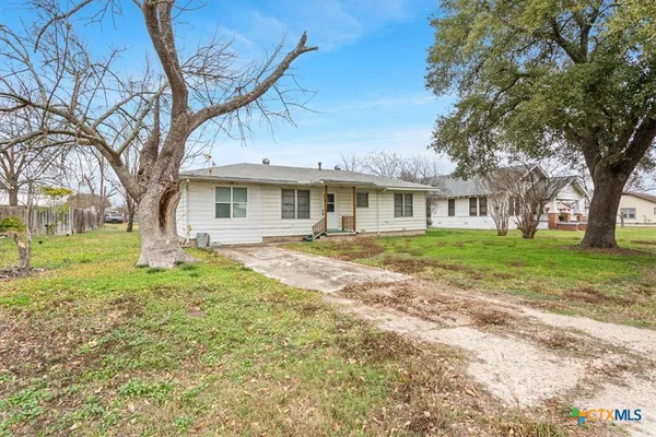$199,900 | 320 East Davilla Street, Bartlett, TX 76511