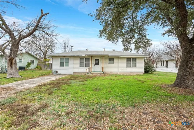 $199,900 | 320 East Davilla Street, Bartlett, TX 76511