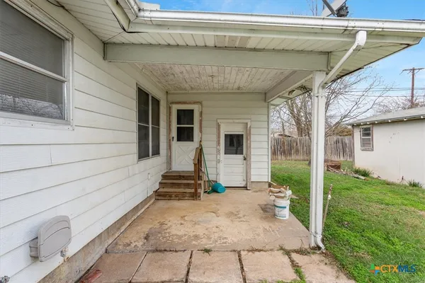 $199,900 | 320 East Davilla Street, Bartlett, TX 76511