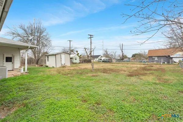 $199,900 | 320 East Davilla Street, Bartlett, TX 76511