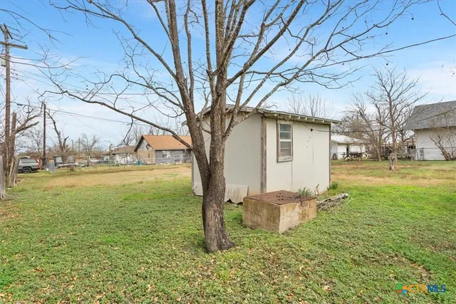 $199,900 | 320 East Davilla Street, Bartlett, TX 76511