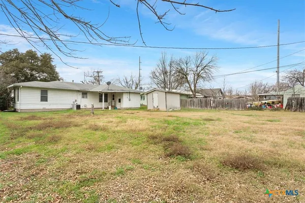 $199,900 | 320 East Davilla Street, Bartlett, TX 76511